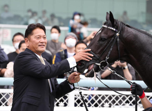 グランヴィノスの馬主